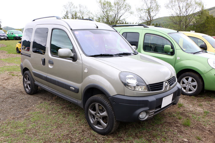 何やら背の高いカングーがいると思って近づいてみると、正規導入されていない4WD仕様だった。こんな希少車と会えるのもイベントのお楽しみ。