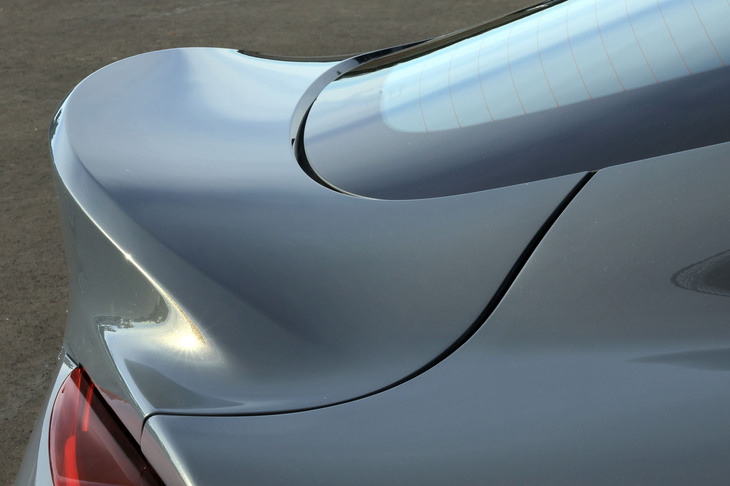 ボディーカラーでは、「RZ」と「SZ-R」に「ボルカニックアッシュグレーメタリック」（写真）と「ドーンブルーメタリック」を新設定。「RZ」には数量限定で「マットアバランチホワイトメタリック」も用意された。