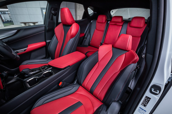 NX350“Fスポーツ”（インテリア）