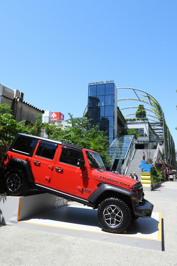 MIYASHITA PARKの入り口に飾られていた「ジープ・ラングラー アンリミテッド ルビコン」。