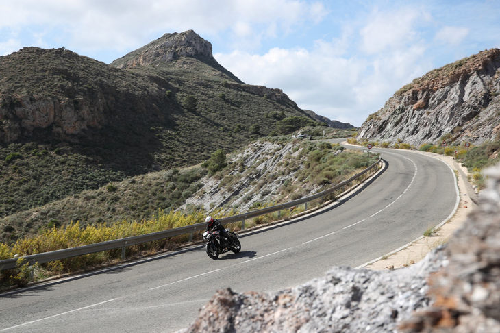 トライアンフ・ストリートトリプルRS