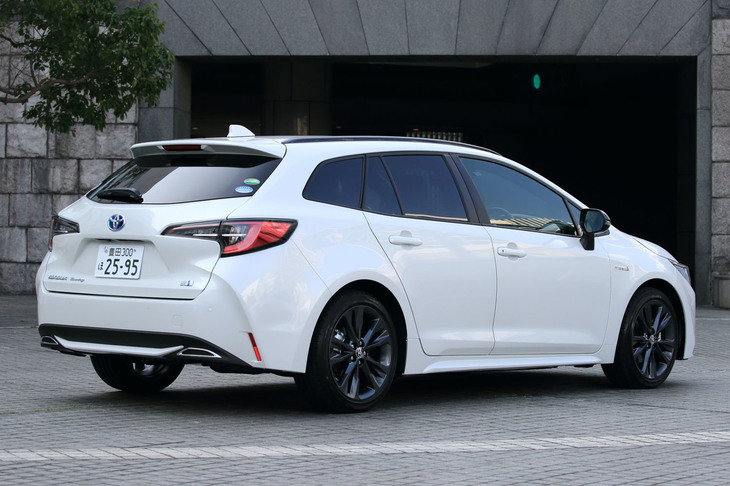 トヨタ・カローラ ツーリング ハイブリッドW×B