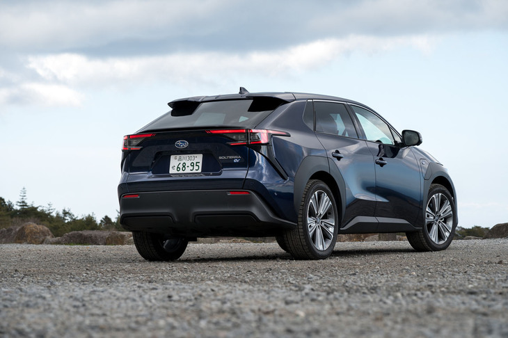2022年5月に発売された「スバル・ソルテラ」。2023年4月、同年10月と改良が加えられ、充電速度の向上や先進運転支援システムの強化などが図られた。