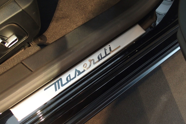 マセラティ・ギブリ オペラネラ（サイドシル）