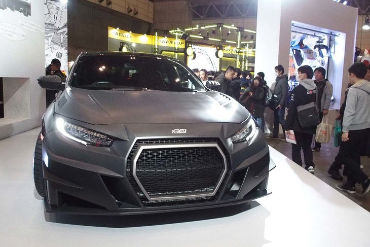 「MUGEN RC20GT Package Pre Production MODEL」のフロントセクション。一見しただけではベース車両を言い当てられないほどの独自デザインが与えられた、開口部の大きなフロントグリルが特徴となる。