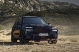 「BMW X7」に左右独立式2列目シートを採用した装備充実の新グレード「X7ブラックライン」が登場