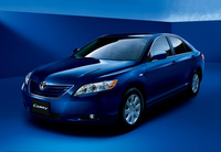 2006年に世代交代した8代目。海外向けには3.5リッターV6搭載車や2.4リッター直4＋モーターのハイブリッド仕様も存在したが、国内向けは先代同様2.4リッター直4エンジン搭載車のみだった。