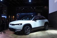電動パワーユニットの「e-SKYACTIV」を搭載する「MX-30」。パワーユニットの詳細は発表されていない。