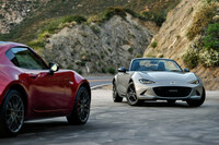 今や日本を代表するスポーツカーのひとつとなった「マツダ・ロードスター」。筆者は、このクルマはMTで乗るに限ると断言する。