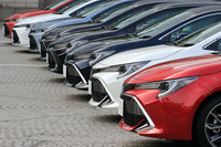 「W×B」には3色、その他のグレードには7色のボディーカラーが用意される「カローラ」と「カローラ ツーリング」。ただし、「カローラ スポーツ」には設定のあるブラックルーフのツートンカラーは用意されていない。