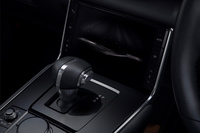 マツダが「MX-30 EVモデル」を発売　航続距離256kmの電動コンパクトSUVが登場の画像