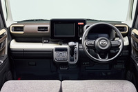 「フレアワゴン」のインストゥルメントパネル。