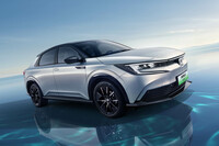 ホンダが新型EV「e：NP2」を中国で発売　続けて「e：NS2」も展開