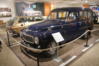 手前は「P210デュエット」（1960～1969）で、奥が「1800ES」（1971～1973）。