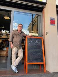 念願の店「ビストロ・デル・リトロヴィーノ」を開店したデイヴィド親父。