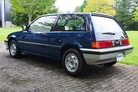 筆者が衝撃を受けた3代目「シビック」3ドアハッチバックのリアビュー。スパッと切り落とされたような形状のリアハッチとテールランプが特徴だった。