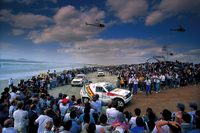 1992年大会はゴールをダカールから南アフリカのケープタウンに変更。イベント名も「パリ－ル カップ」と称された同年大会では、三菱のユベール・オリオール／フィリップ・モネ組が優勝した。