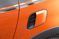 「GT」では左リアフェンダーからホイールアーチ上部にエアインテークを移すことで、ターボチャージャーに入る空気の温度を12％下げ、エンジンの吸気流量を23％向上させている。