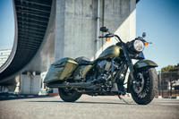 今回試乗した「ロードキングスペシャル」。“ツーリングファミリー”の「ロードキング」をベースに、各部をブラックアウトしたカスタムモデルである。