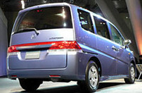 サイドに切れるキャラクターラインが、デザイン上の特徴。ボクシーで“道具然”としたルックスも大きく様変わり。