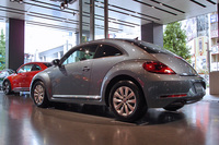 マイナーチェンジした「フォルクスワーゲン・ザ・ビートル」発売の画像