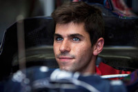 トロロッソは、セバスチャン・ブルデーを更迭し、ハイメ・アルグエルスアリをデビューさせた。1990年3月23日生まれ、19歳のスペイン人は史上最年少で出走したドライバーとして記録された。初陣は落ち着いたドライビングで予選19位から15位完走。チームメイトのセバスチャン・ブエミ（こちらもルーキー）の前でゴールした。
（写真＝Toro Rosso）
