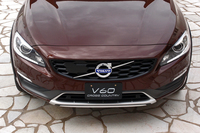 専用のスキッドプレートで飾られるフロントまわり。ディーゼルモデルとガソリンモデルとで、エンブレム以外に外観上の違いはない。