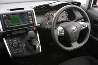 トランスミッションは、マニュアル操作のシフト感覚が楽しめるスポーツシーケンシャルシフトマチック搭載のCVTが全車に標準装備される。

