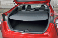 荷室の容量は、標準状態のFF車で、先代より比12％増しとなる502リッター。4WD車では、457リッターが確保される。（写真をクリックすると、シートの倒れるさまが見られます）