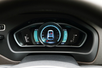 「V40」のメーターパネル。ドライバーの好みや目的に合わせて表示内容を切り替えることができる。