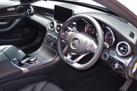 室内空間については、デザインや快適性はもちろん、各種装備の動作音にまでこだわったという。
    