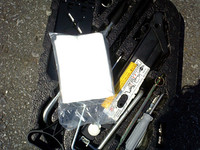 トランク内には工具と一緒に白いビニール袋が！　最初はなんでこんなのが、って思ったんだけど……。