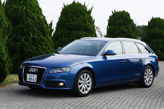 アウディA4アバント3.2 FSI クワトロ（4WD/6AT）／1.8 TFSI（FF/CVT