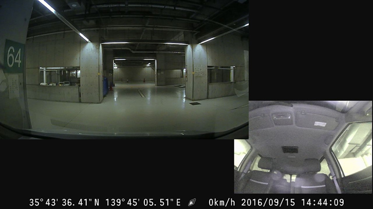 MAユニットのカメラは駐車中の監視も可能。AVIC-CE900VE-Mはパネルに室内カメラを搭載し、車内監視もできる。アクシデント時にはメールで知らせる機能もある。