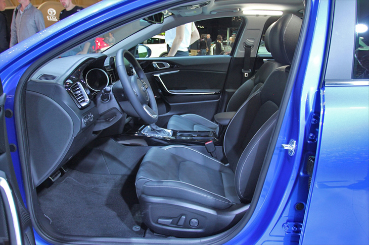 キア・シード（フロントシート）