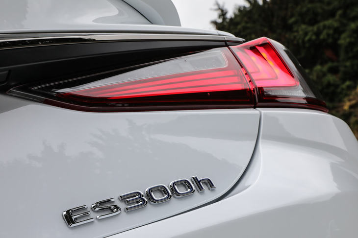 レクサスES300h“Fスポーツ”