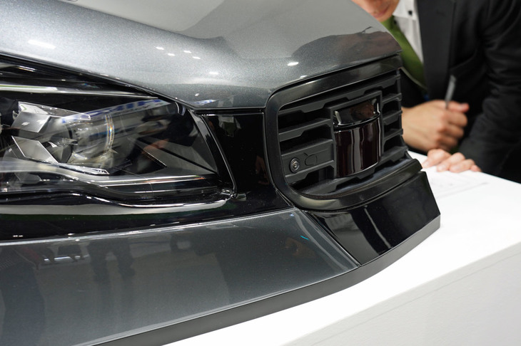 ヴァレオはLiDARとヘッドランプユニットをモジュラー化した製品にも取り組んでいる。ウオッシャーが組み込まれており、汚れを感知すると自動で洗浄する仕組み。ウオッシャータンクはウィンドウ用と共通。