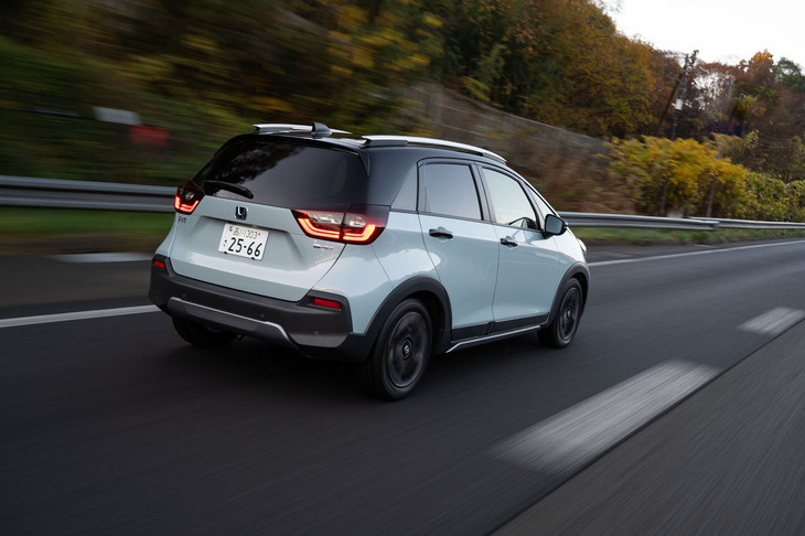 便利で、取り回しがしやすく、そこそこの走破性も併せ持った4WDの「フィット クロスター」。こうした機能を求める向きには、普段使いのよき道具となってくれることだろう。