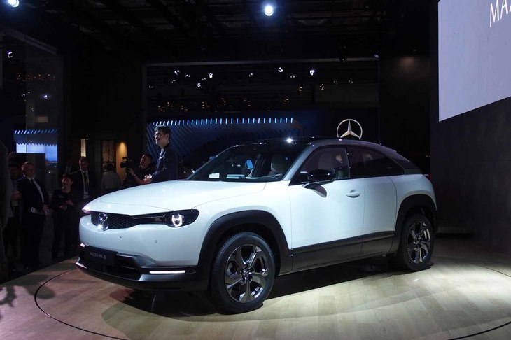 電動パワーユニットの「e-SKYACTIV」を搭載する「MX-30」。パワーユニットの詳細は発表されていない。