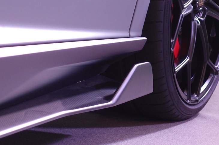 ランボルギーニ・アヴェンタドールLP780-4 Ultimae（フロントタイヤ後方のエアロフィン）