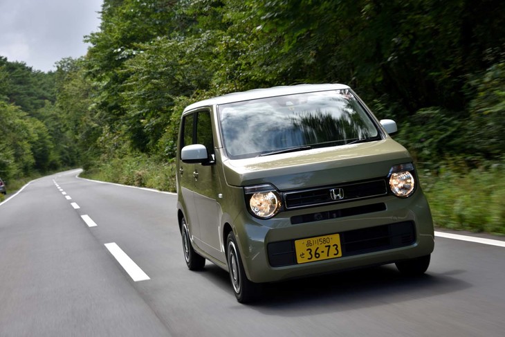 箱型ながら、空力性能が自慢の「N-WGN」。風洞実験の結果、特に床下の空気の流れを改善。高速走行時や横風を受けた際の安定性が高められた。