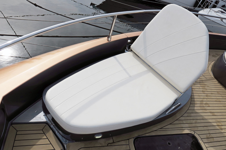 レクサスLY650（フロントデッキ）