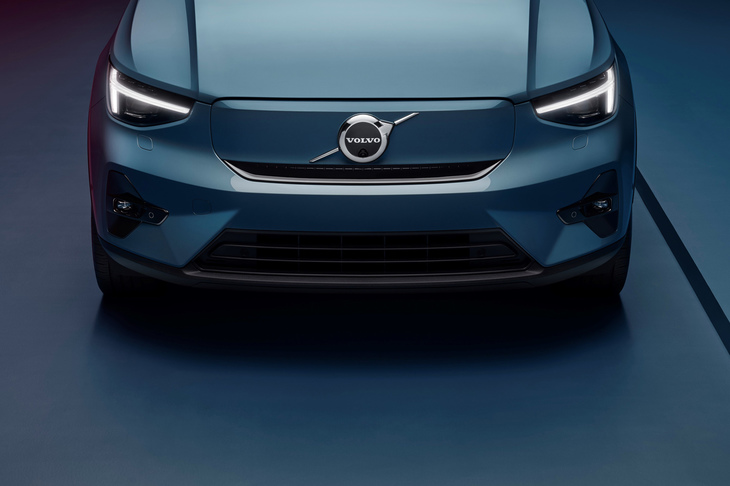 グリルレスデザインのフロントフェイスは、EVメーカーとなるボルボの新しい顔を表現したものだという。