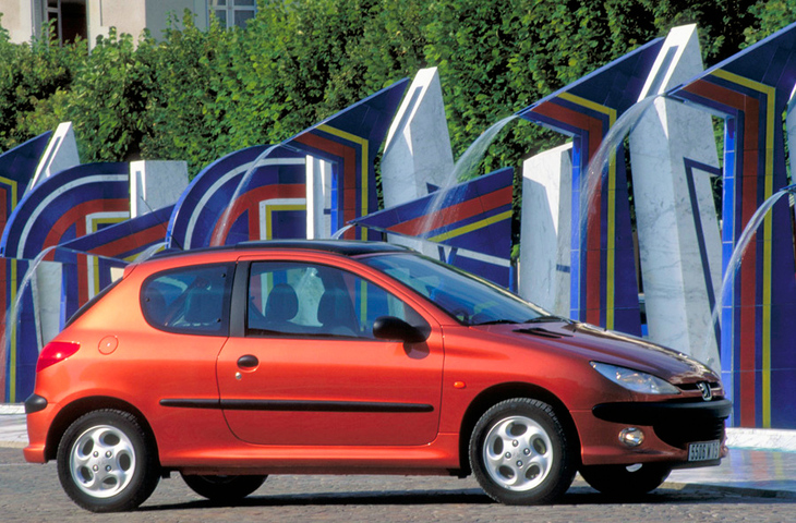 1998年から2012年まで生産された「プジョー206」。日本でも大ヒットし、輸入車マーケットでプジョーが地位を築くのに一役買った。