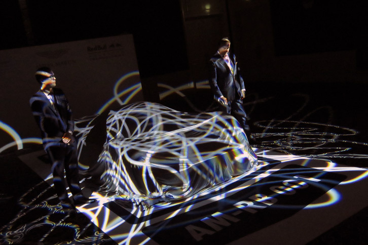 照明が暗転し、アンベールの時が迫る。