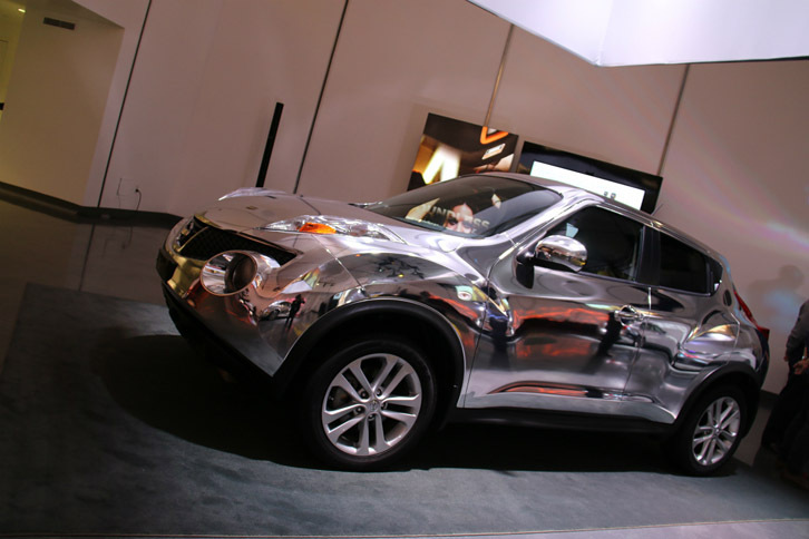 「スモール・ヴィークルシリーズ」を搭載したデモカー。サイズが限られたクルマで、車内の広さ以上の音響空間を感じさせる音づくりは、高級モデルとは別のチャレンジである。