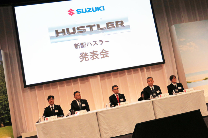 そうこうしている間に、いよいよ新型「ハスラー」の発表会がスタート。