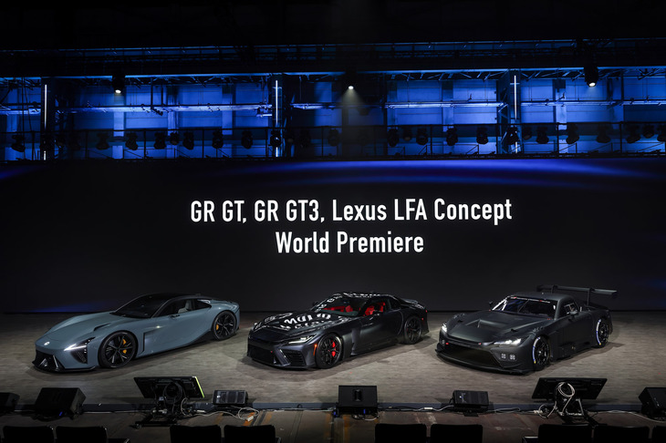 2025年12月5日の発表会より、写真向かって右から「トヨタGR GT3」「GR GT」「レクサスLFAコンセプト」。