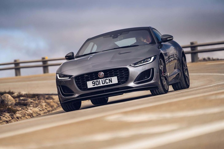 2リッター直4モデル（写真）は後輪駆動限定となるが、5リッターV8モデルや、日本で販売される3リッターV6モデルには四輪駆動車が用意される。