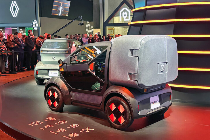 「モビライズ・ベントー」（手前）。2024年パリモーターショーで公開された。